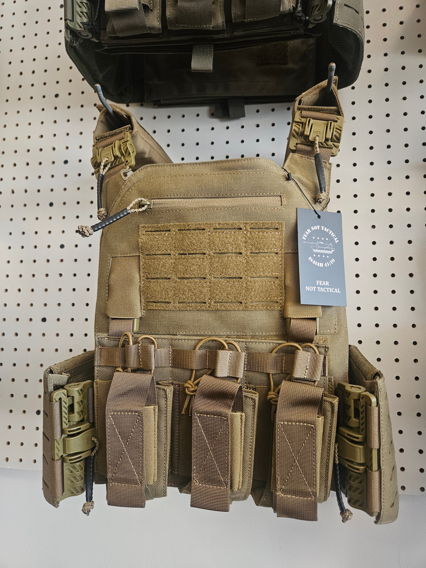 Tan Plate Carrier w/ Tripple Mag Pouch