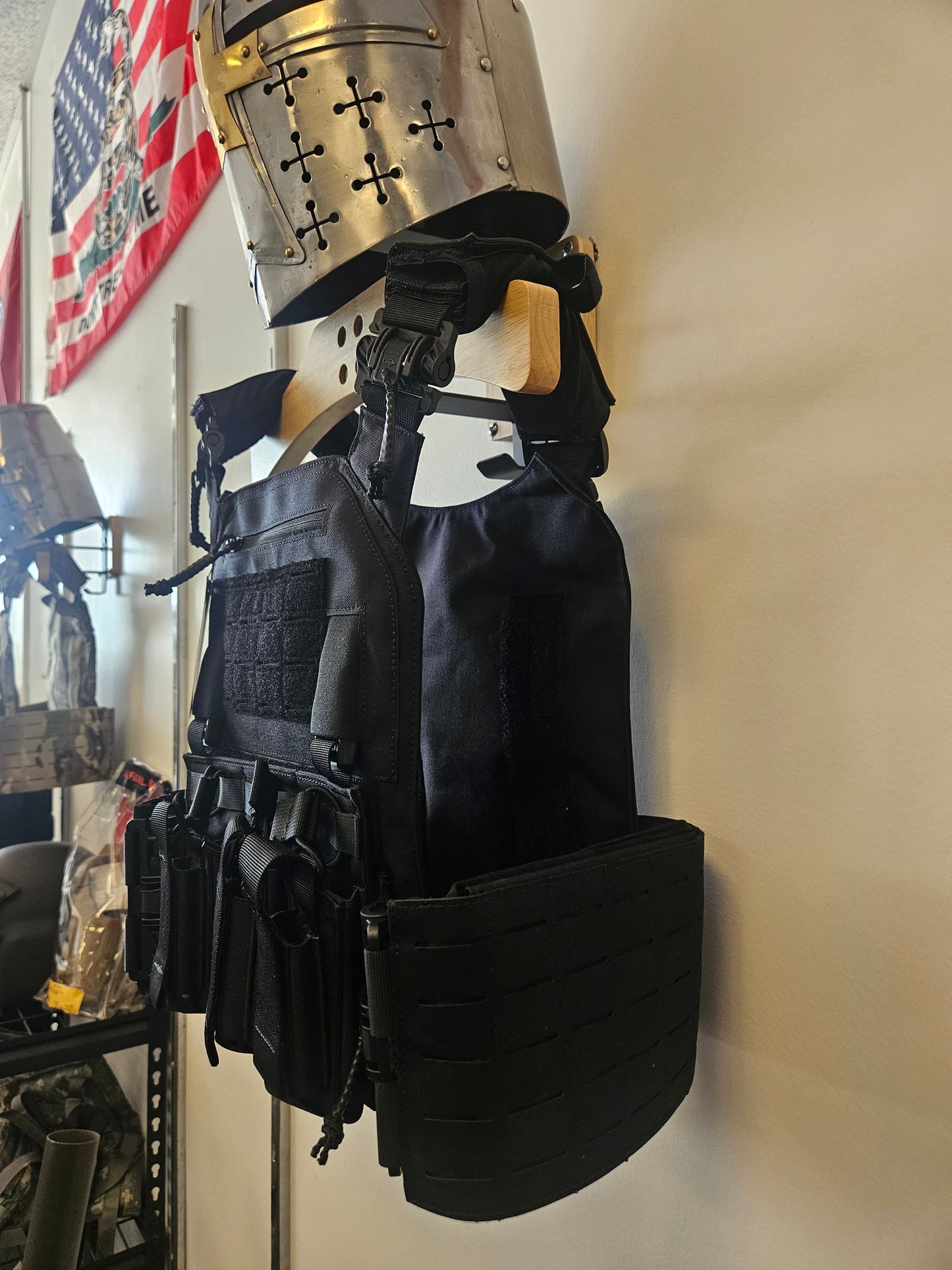 Black Plate Carrier w/ Tripple Mag Pouch